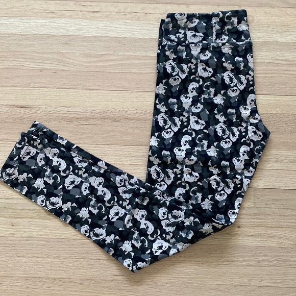 NWOT Aritzia Talula Leggings - Floral Print - Size M - Picture 1 of 4